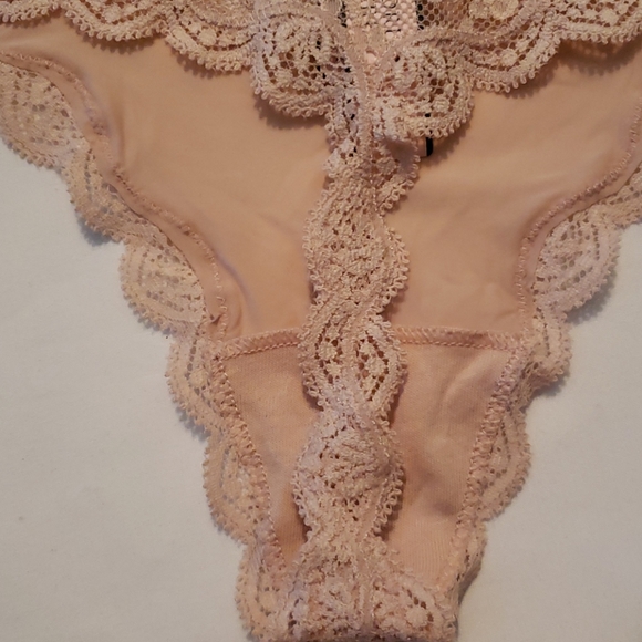 Victoria secret woman thong - Picture 4 of 5